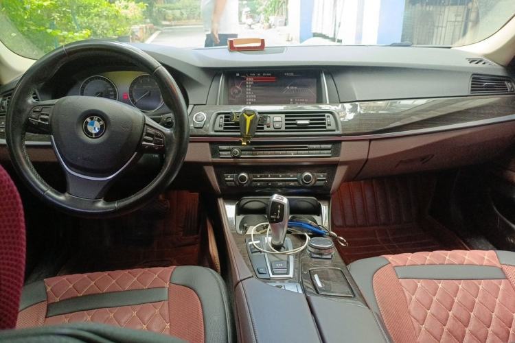 Used BMW 5 Series 2014 525Li Luxury Design Package Center Console