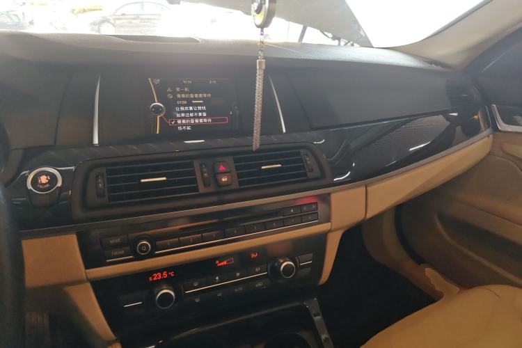 Used BMW 5 Series 2014 520i Elegant Edition Center Console