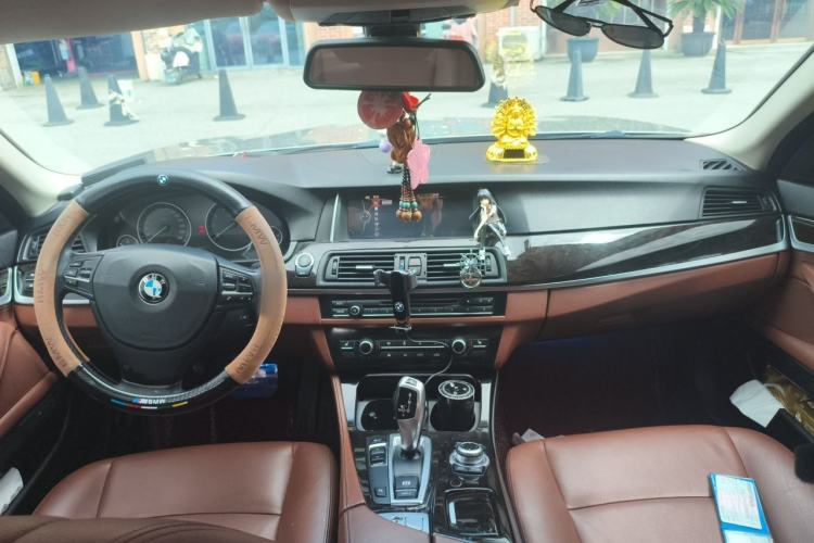 Used BMW 5 Series 2014 525Li Leading Model Center Console