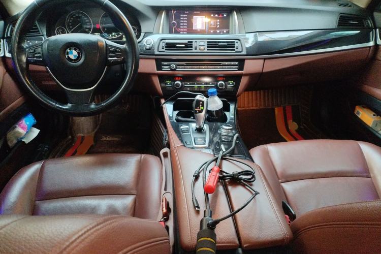Used BMW 5 Series 2014 520i Touring Edition Center Console
