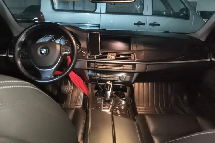 Used BMW 5 Series 2014 525Li Leading Model Center Console