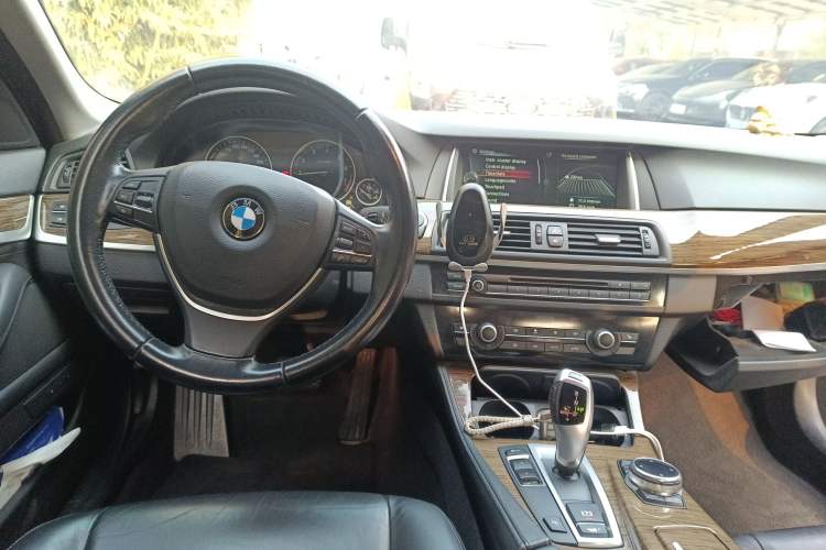 Used BMW 5 Series 2014 525Li Luxury Design Package Center Console