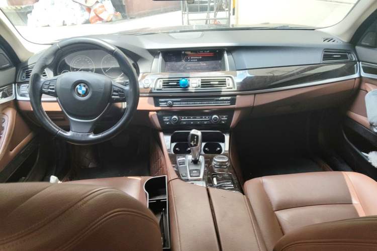 Used BMW 5 Series 2014 528Li Fashion Design Package Center Console