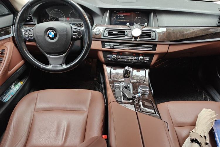 Used BMW 5 Series 2014 528Li Leading Model Center Console