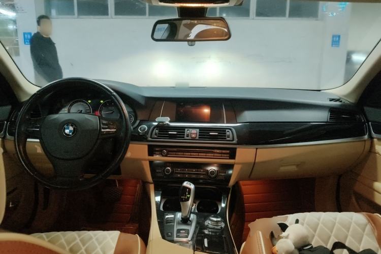 Used BMW 5 Series 2014 520i Elegant Edition Center Console
