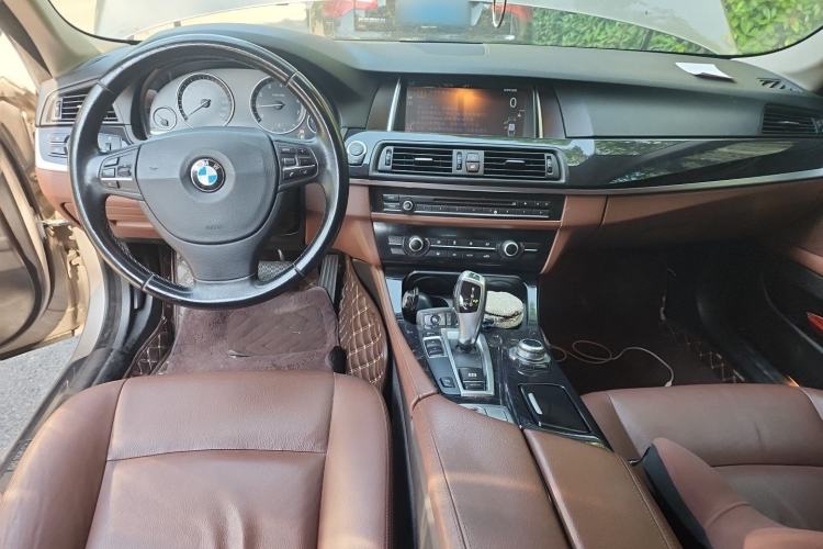 Used BMW 5 Series 2014 520i Elegant Edition Center Console