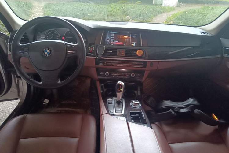 Used BMW 5 Series 2014 525Li Leading Model Center Console