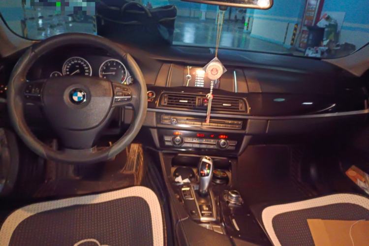 Used BMW 5 Series 2014 520Li Elegant Model Center Console