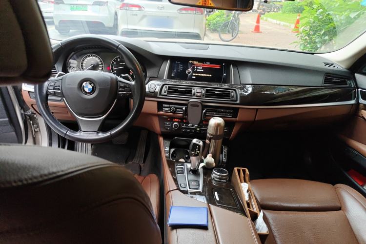 Used BMW 5 Series 2014 535Li Leading Model Center Console