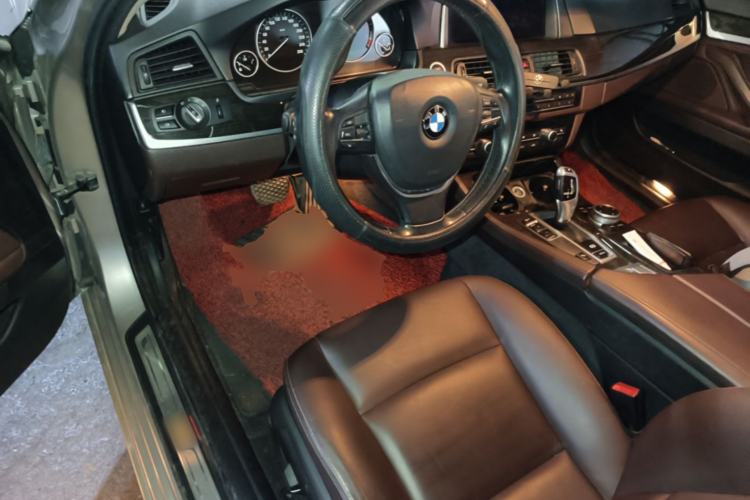 Used BMW 5 Series 2014 525Li Luxury Design Package Center Console