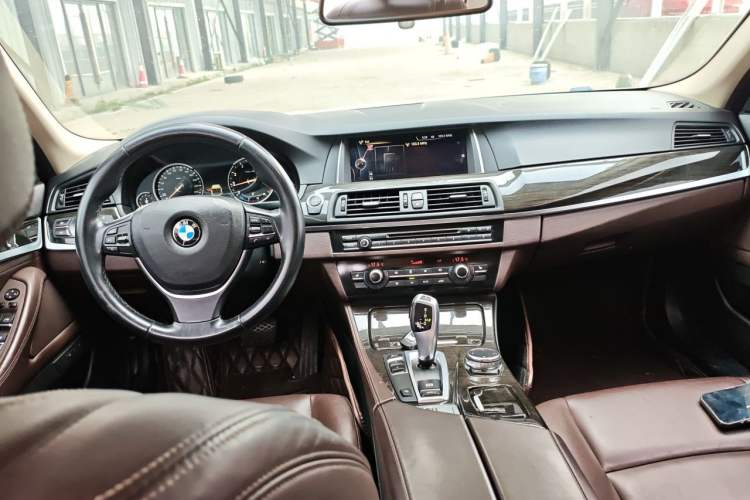 Used BMW 5 Series 2014 525Li Luxury Design Package Center Console
