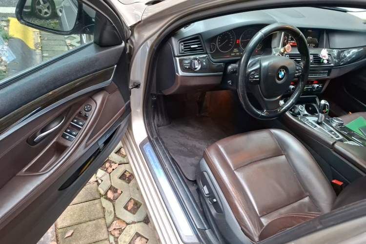 Used BMW 5 Series 2014 525Li Luxury Design Package Driver Seat
