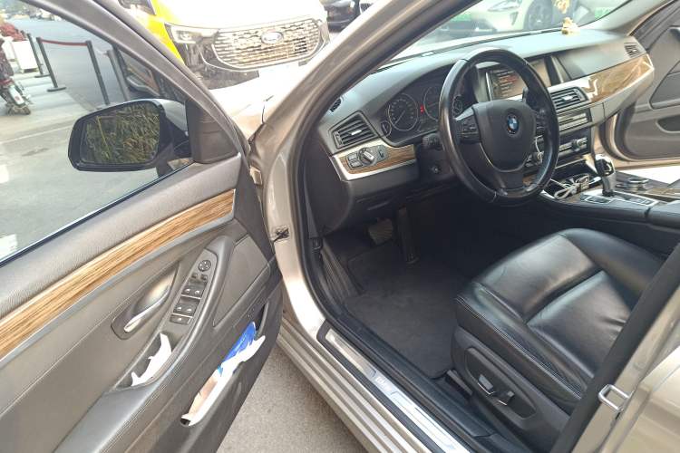 Used BMW 5 Series 2014 525Li Luxury Design Package Driver Seat