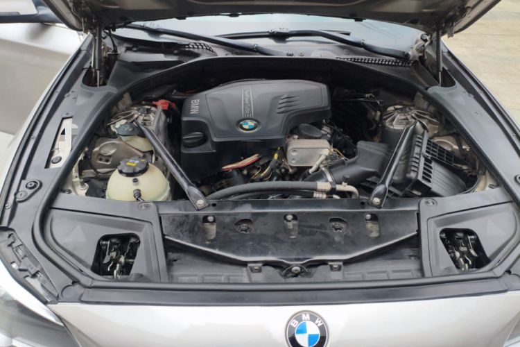 Used BMW 5 Series 2014 528Li Leading Model Engine Bay