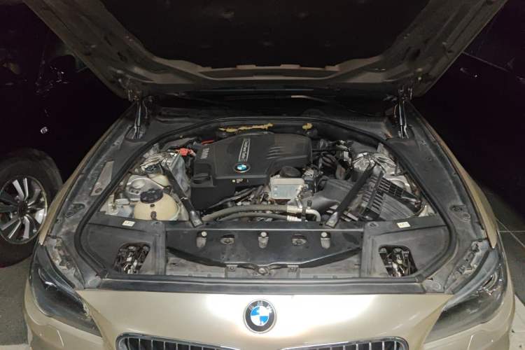 Used BMW 5 Series 2014 525Li Luxury Design Package Engine Bay