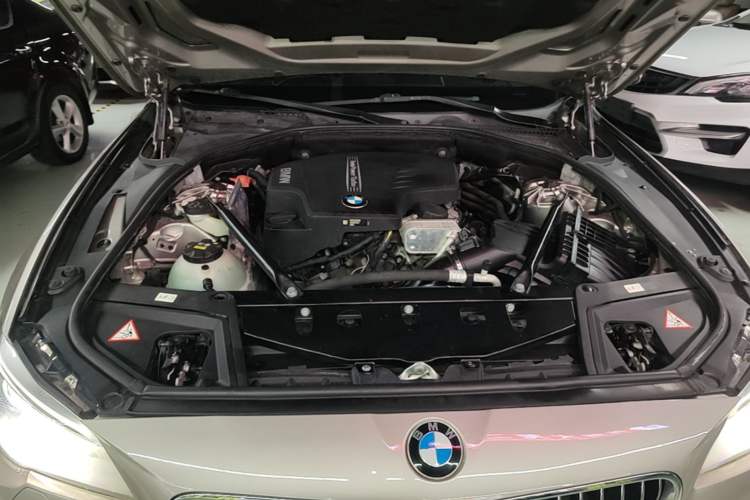 Used BMW 5 Series 2014 525Li Luxury Design Package Engine Bay