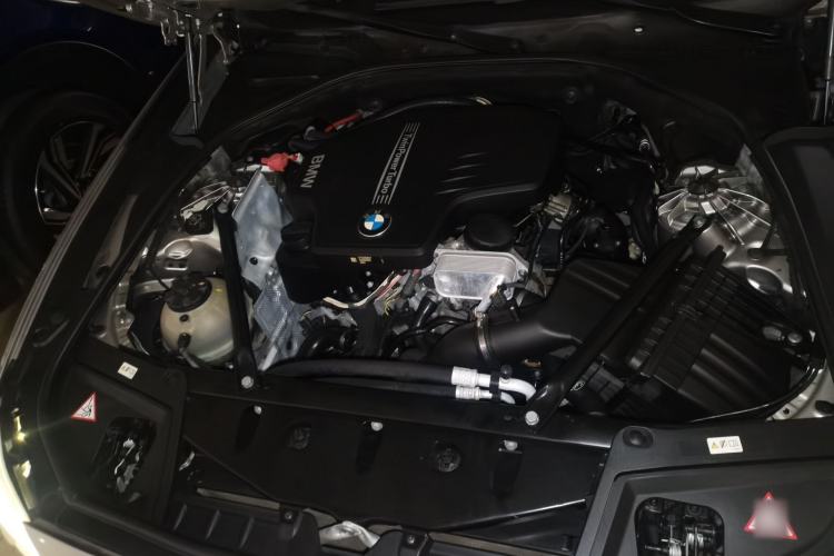 Used BMW 5 Series 2014 525Li Leading Model Engine Bay