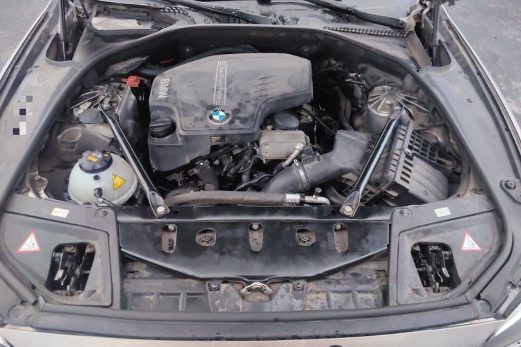 Used BMW 5 Series 2014 528Li Leading Model Engine Bay