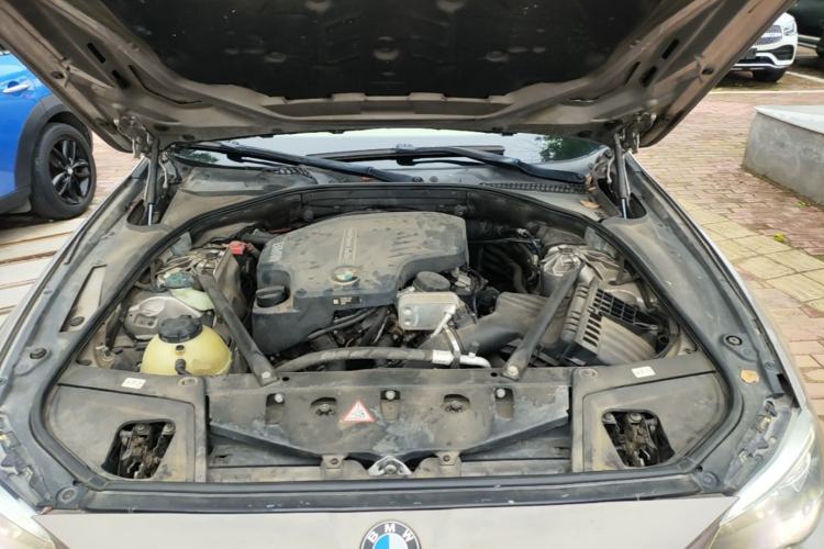 Used BMW 5 Series 2014 525Li Leading Model Engine Bay
