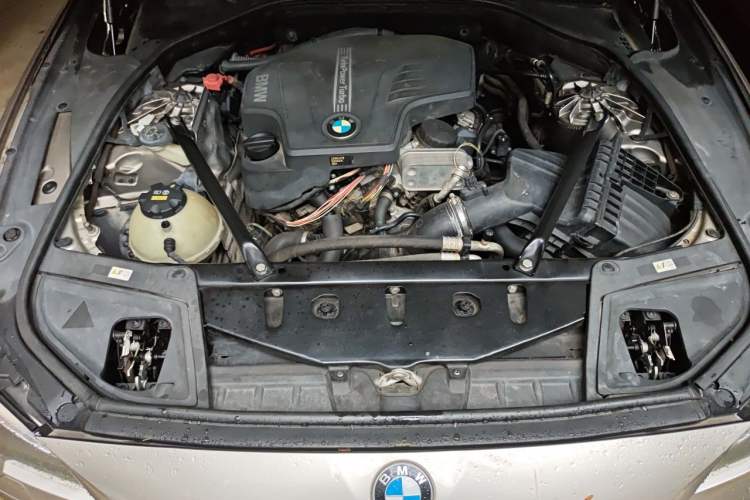 Used BMW 5 Series 2014 525Li Luxury Design Package Engine Bay
