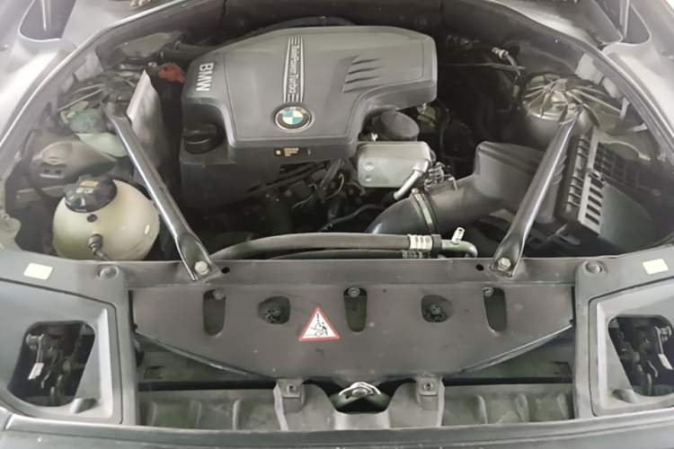 Used BMW 5 Series 2014 525Li Luxury Design Package Engine Bay