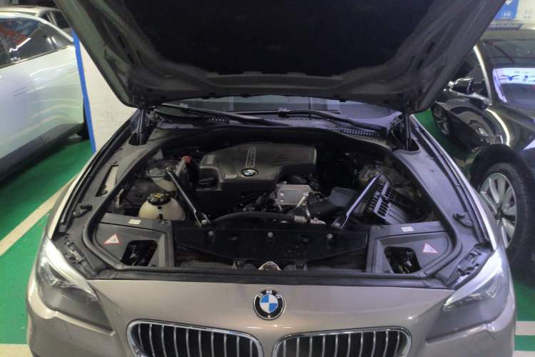 Used BMW 5 Series 2014 520i Elegant Edition Engine Bay