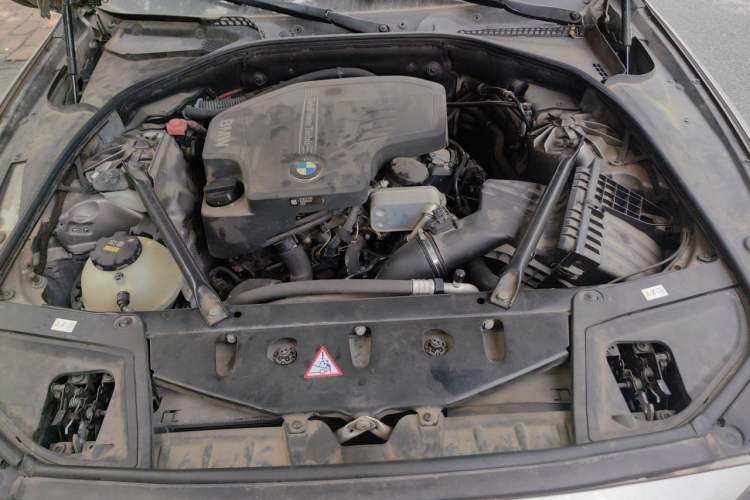 Used BMW 5 Series 2014 520Li Elegant Model Engine Bay