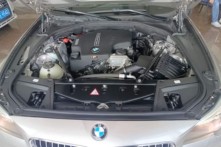 Used BMW 5 Series 2014 525Li Luxury Design Package Engine Bay