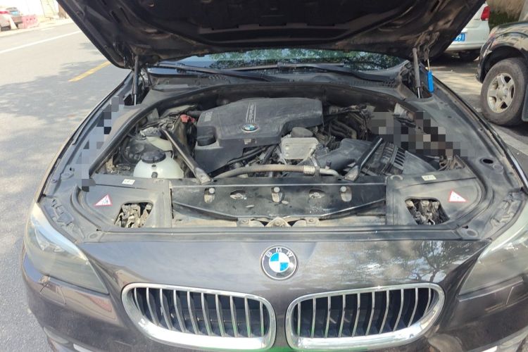 Used BMW 5 Series 2014 520Li Elegant Model Engine Bay