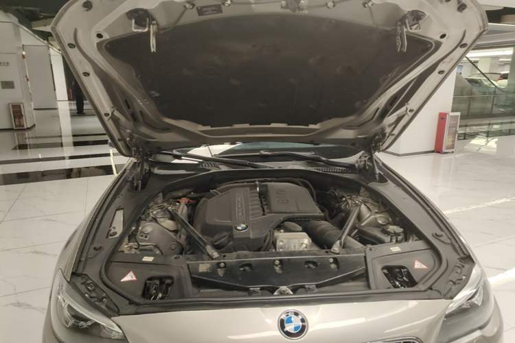 Used BMW 5 Series 2014 535Li Leading Model Engine Bay