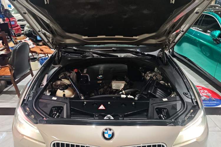 Used BMW 5 Series 2014 525Li Leading Model Engine Bay