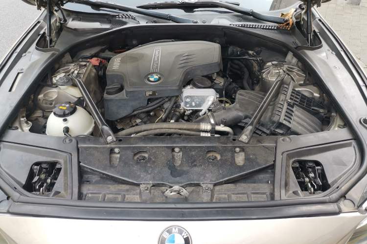 Used BMW 5 Series 2014 520Li Elegant Model Engine Bay