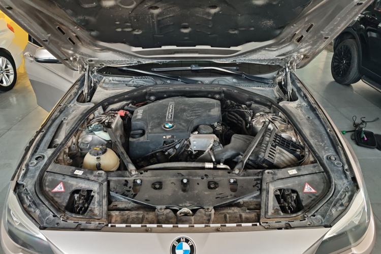 Used BMW 5 Series 2014 525Li Leading Model Engine Bay