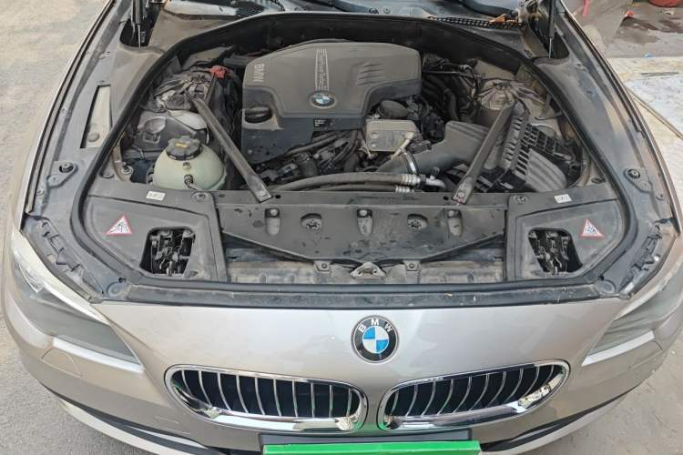Used BMW 5 Series 2014 525Li Leading Model Engine Bay