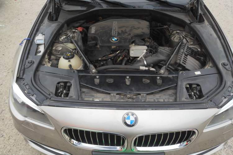 Used BMW 5 Series 2014 525Li Luxury Design Package Engine Bay