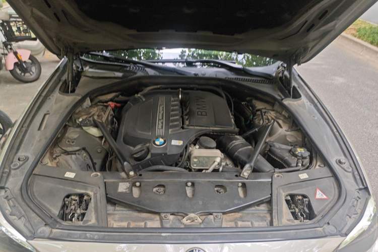 Used BMW 5 Series 2014 535i Design Package Model Engine Bay