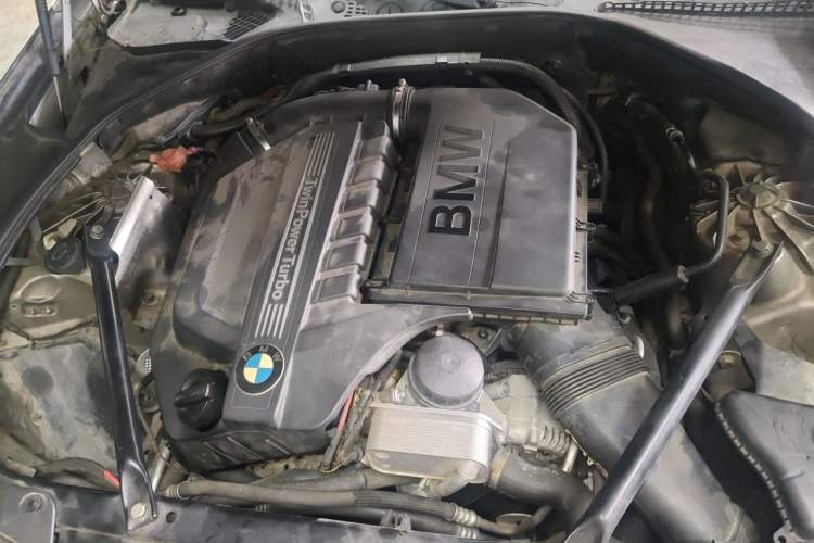 Used BMW 5 Series 2014 535Li Leading Model Engine Bay