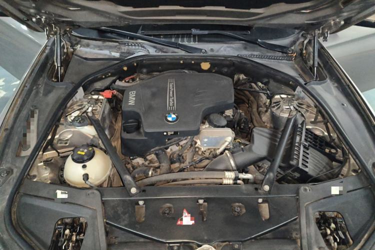 Used BMW 5 Series 2014 520Li Elegant Model Engine Bay