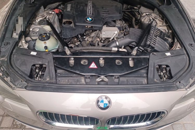 Used BMW 5 Series 2014 525Li Leading Model Engine Bay