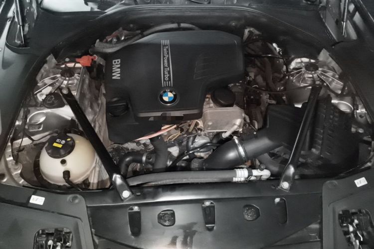 Used BMW 5 Series 2014 528Li Leading Model Engine Bay