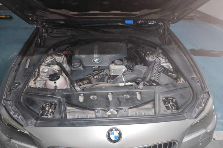 Used BMW 5 Series 2014 520Li Elegant Model Engine Bay