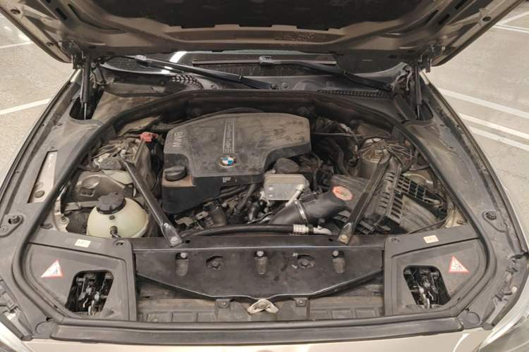 Used BMW 5 Series 2014 528Li xDrive Premium Edition Engine Bay
