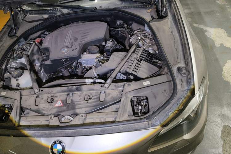 Used BMW 5 Series 2014 525Li Luxury Design Package Engine Bay Left