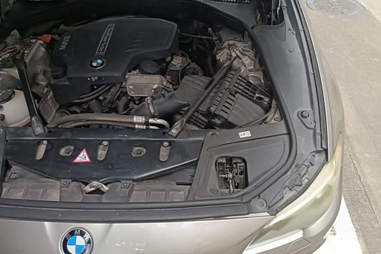 Used BMW 5 Series 2014 525Li Luxury Design Package Engine Bay Left
