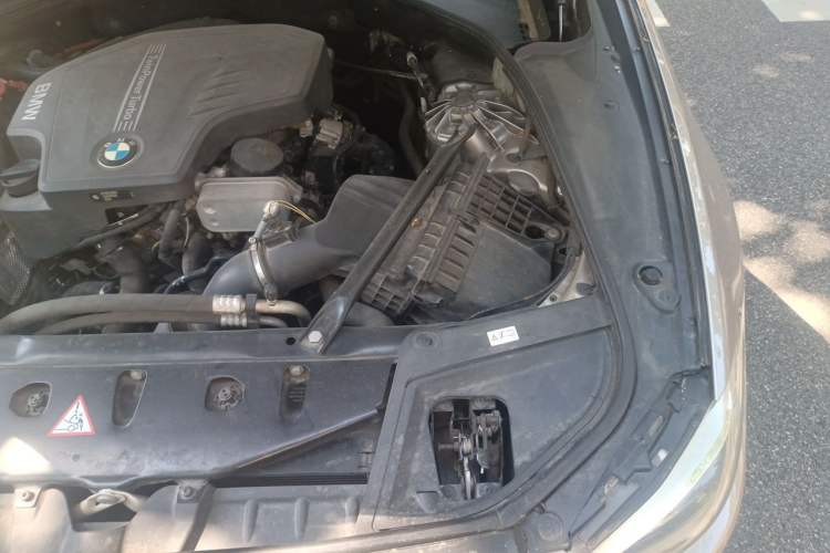 Used BMW 5 Series 2014 525Li Luxury Design Package Engine Bay Left
