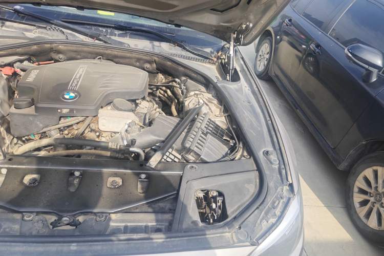 Used BMW 5 Series 2014 525Li Luxury Design Package Engine Bay Left