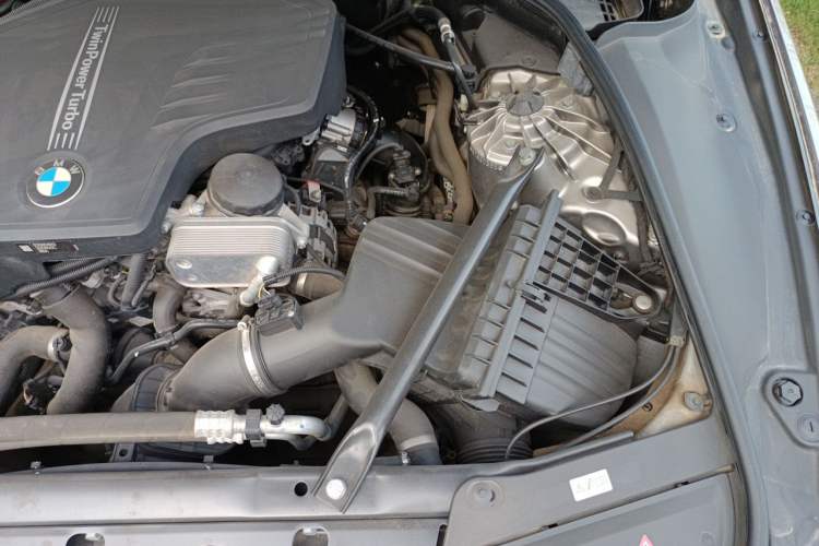 Used BMW 5 Series 2014 525Li Luxury Design Package Engine Bay Left