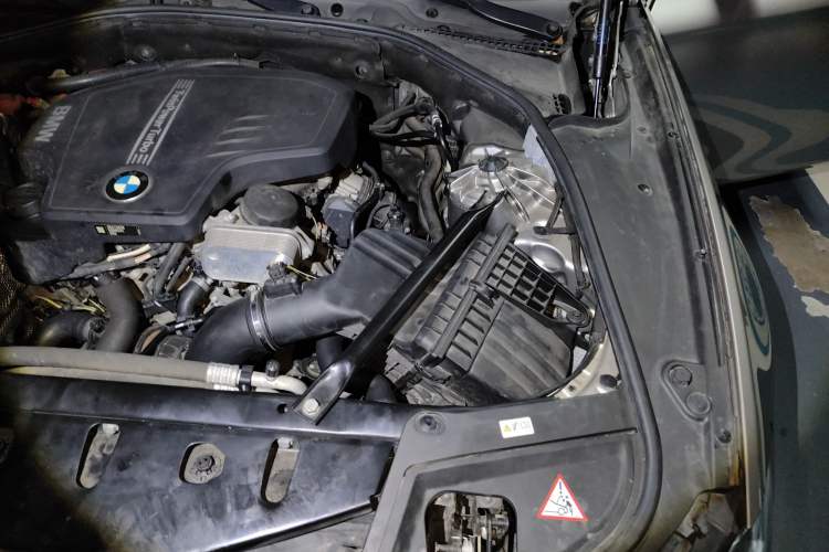 Used BMW 5 Series 2014 525Li Luxury Design Package Engine Bay Left