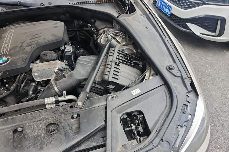 Used BMW 5 Series 2014 520Li Elegant Model Engine Bay Left
