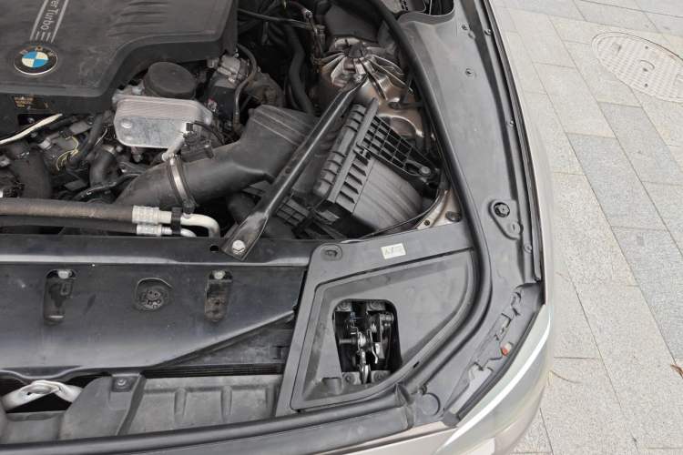 Used BMW 5 Series 2014 525Li Luxury Design Package Engine Bay Left